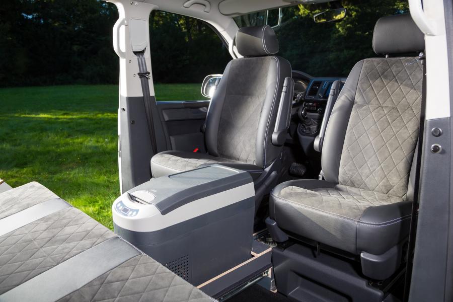 Интерьер Volkswagen Caravelle SpaceCamper LightOpen 2016 года  (фото 2 из 4)